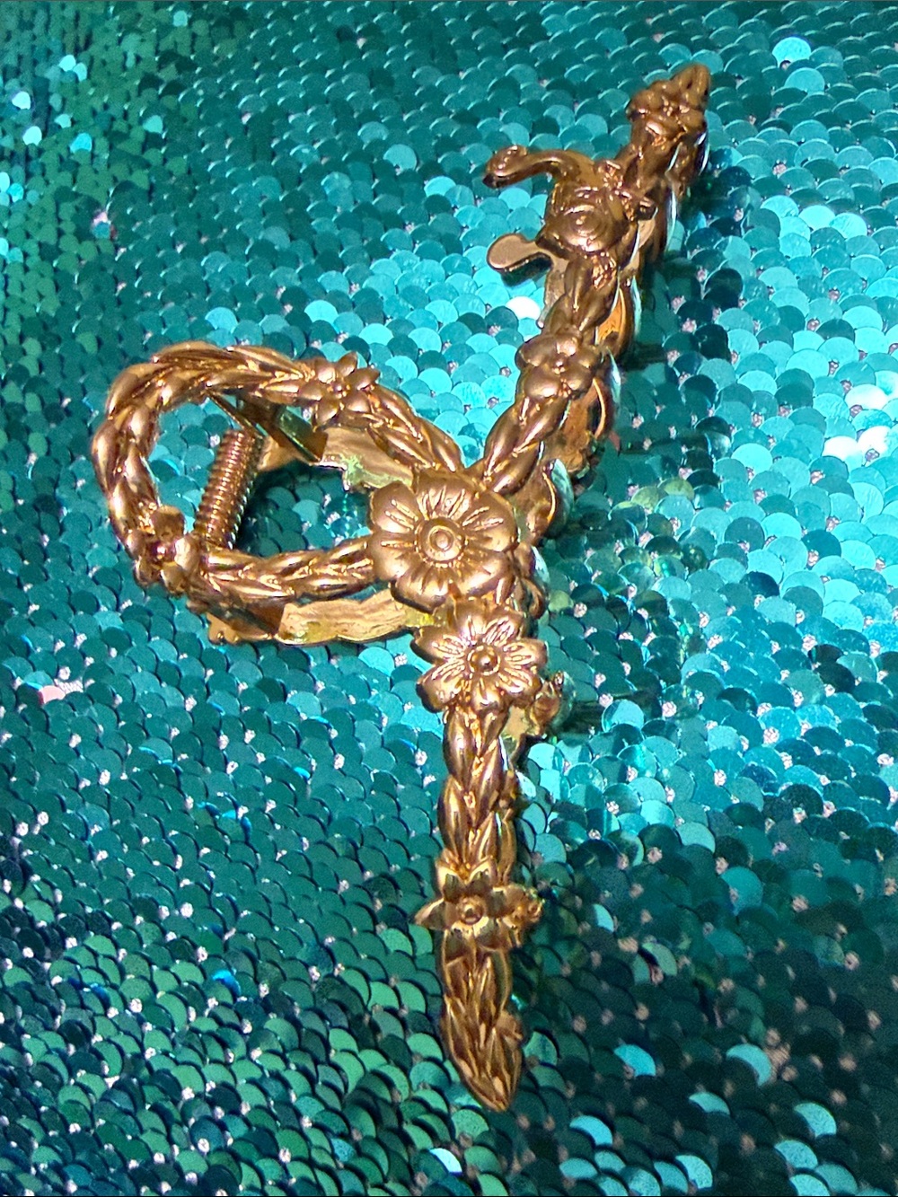 Disney Rapunsel Tangled Hair Clip 4.5” gold tone Sundrop Tokyo Disney, NWOT